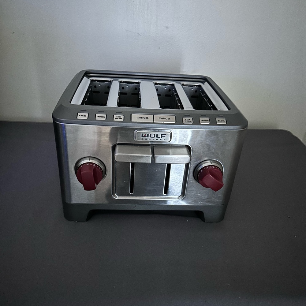 WOLF 4 slice toaster